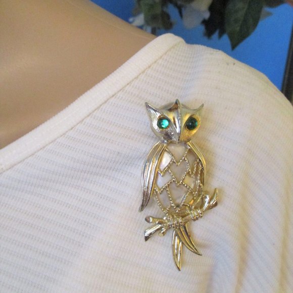 VINTAGE Silver Green MOP Owl Brooch ~ Mother of Pearl Glass Cabachon Silver Owl - Picture 10 of 12